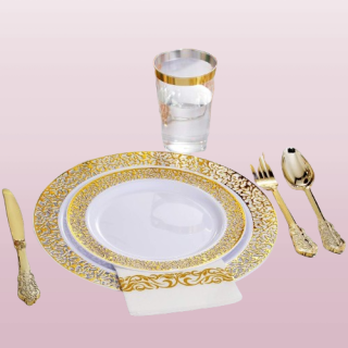 Platos de plastico BUCLA cuadrados y negros