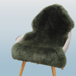 Alfombra de piel de oveja lanuda y esponjosa para sala de estar.